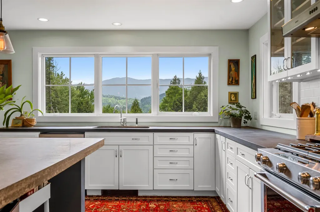 93 Highland Drive Warren VT 05674