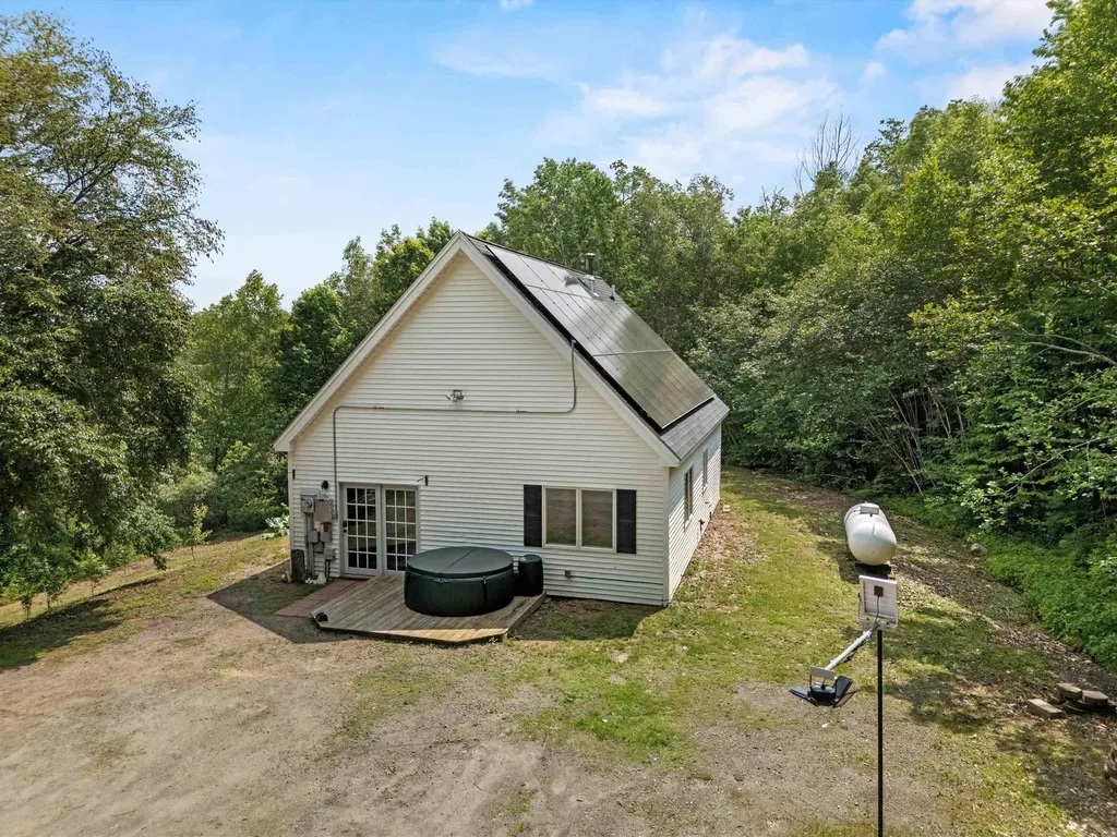 592 Old Bristol Road New Hampton NH 03256
