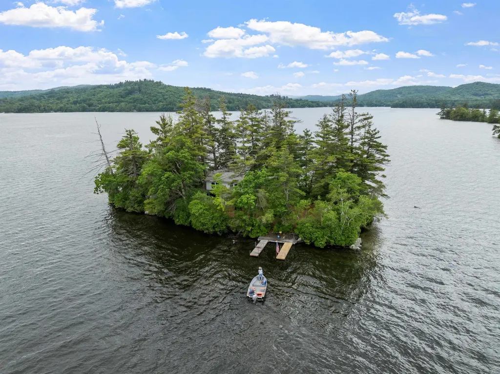 28 Potato Island Holderness NH 03245