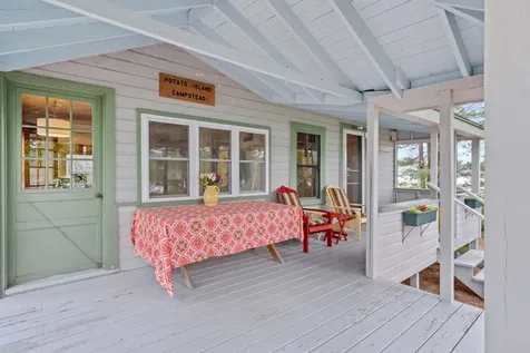 28 Potato Island Holderness NH 03245