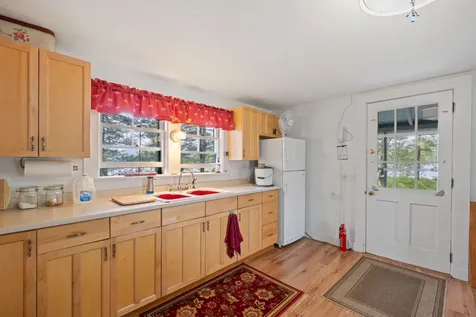 28 Potato Island Holderness NH 03245