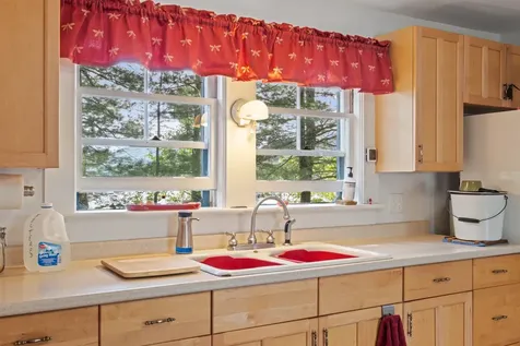 28 Potato Island Holderness NH 03245