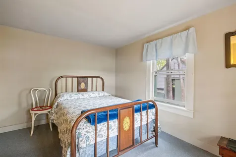 28 Potato Island Holderness NH 03245