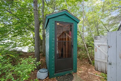 28 Potato Island Holderness NH 03245