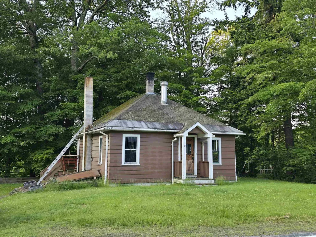 17 Old Newport Road Claremont NH 03743