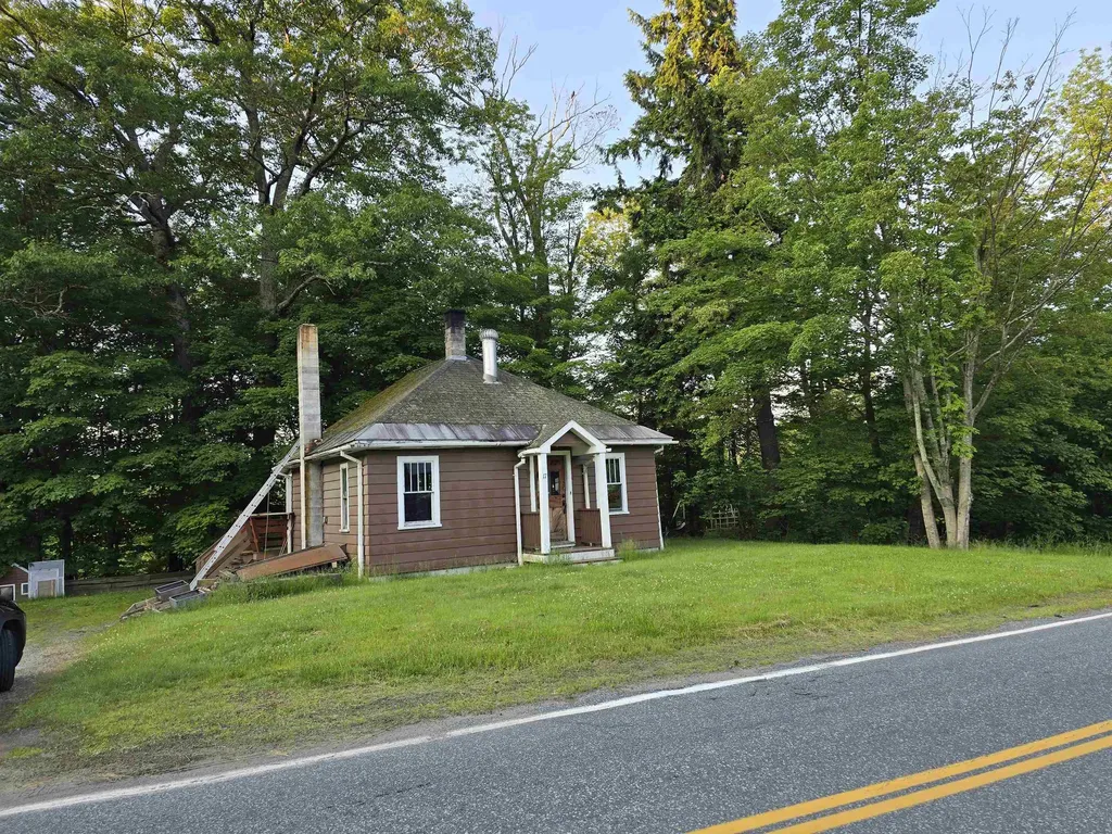 17 Old Newport Road Claremont NH 03743