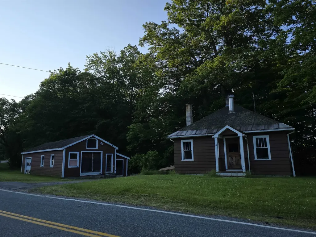 17 Old Newport Road Claremont NH 03743
