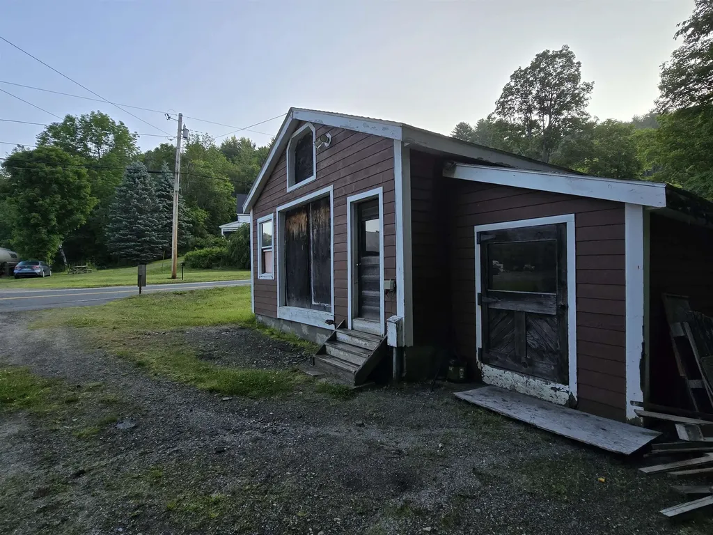 17 Old Newport Road Claremont NH 03743