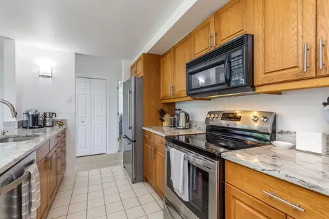 12 Mountain Laurels Drive Nashua NH 03062