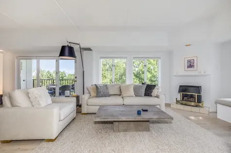 12 Mountain Laurels Drive Nashua NH 03062