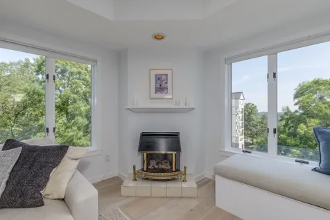 12 Mountain Laurels Drive Nashua NH 03062