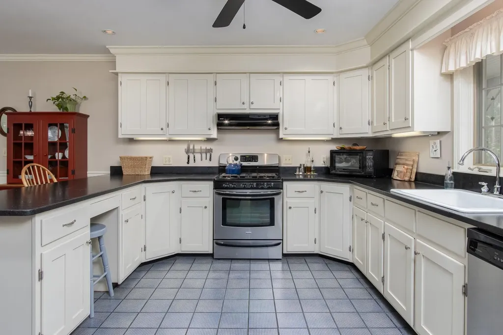 56 Knox Road Bow NH 03304