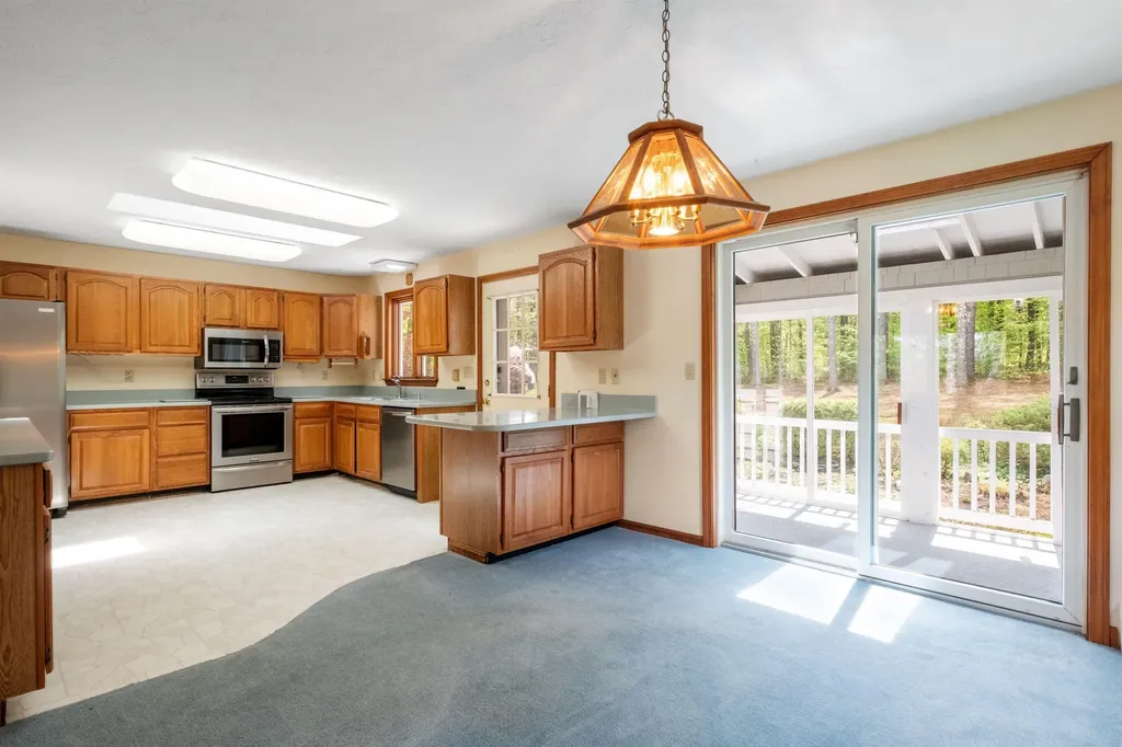 302 Dockham Shore Road Gilford NH 03247