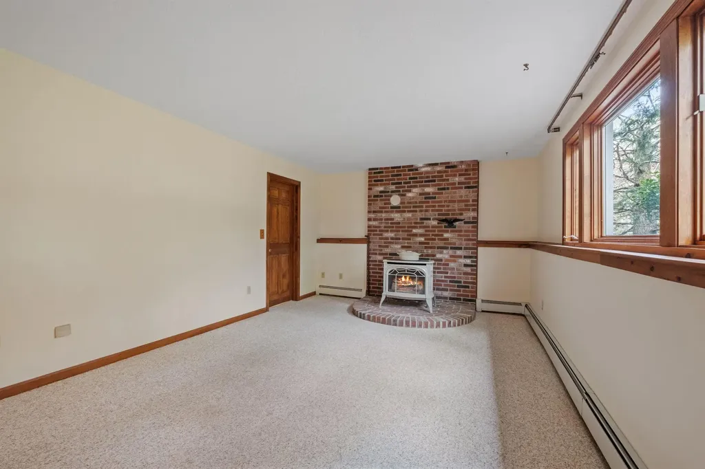 302 Dockham Shore Road Gilford NH 03247