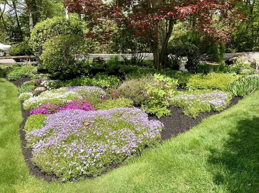 302 Dockham Shore Road Gilford NH 03247