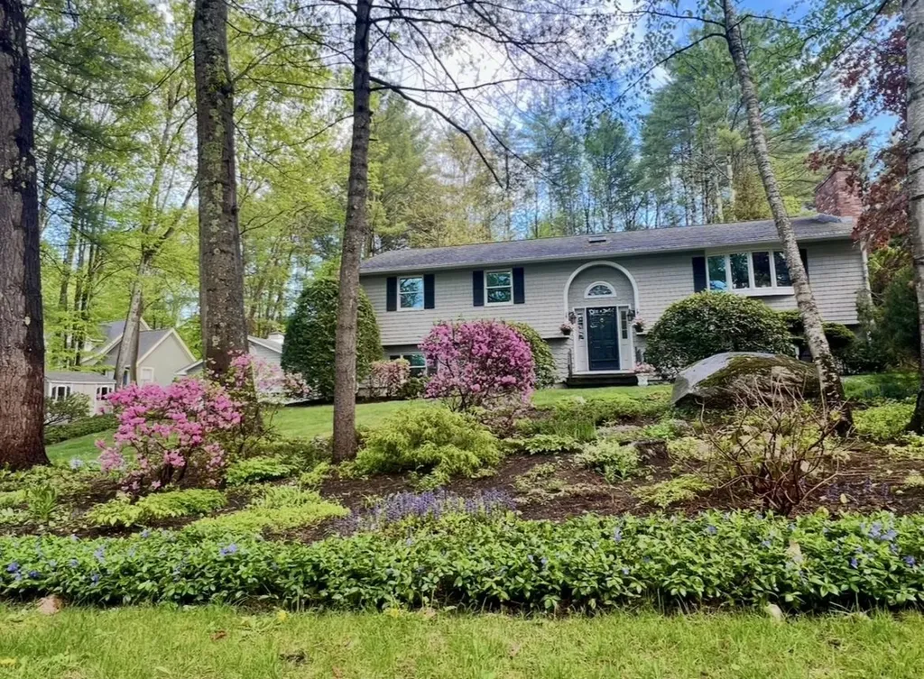 302 Dockham Shore Road Gilford NH 03247