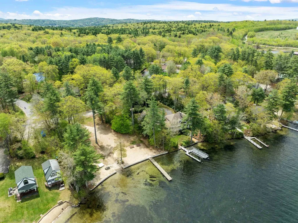 302 Dockham Shore Road Gilford NH 03247