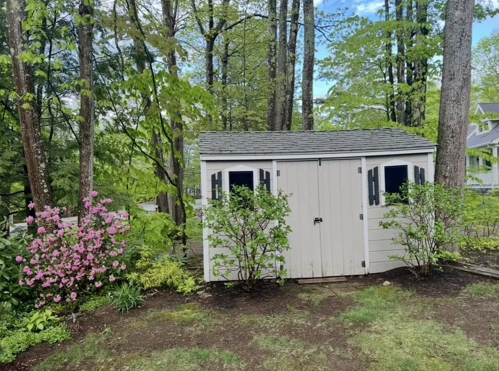 302 Dockham Shore Road Gilford NH 03247