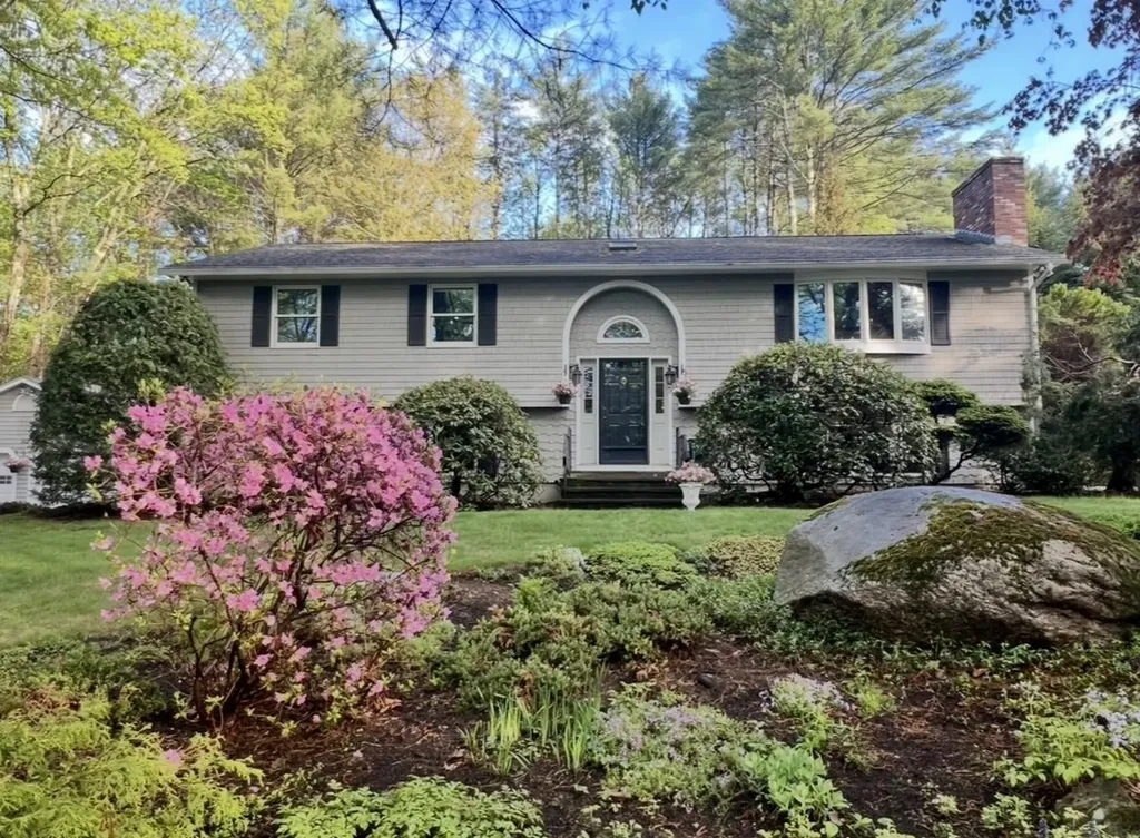 302 Dockham Shore Road Gilford NH 03247