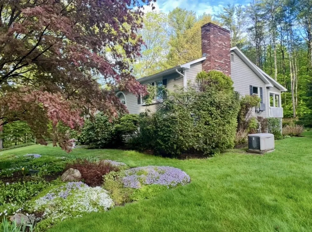 302 Dockham Shore Road Gilford NH 03247