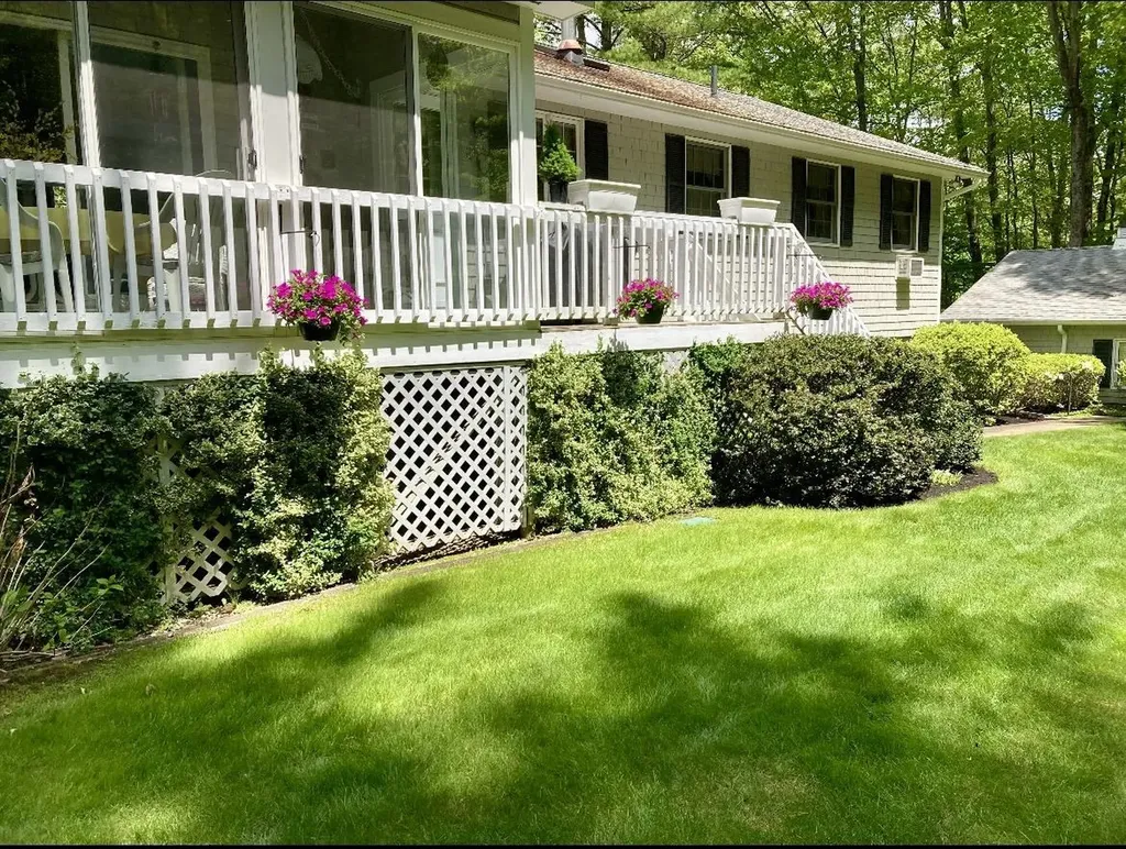 302 Dockham Shore Road Gilford NH 03247