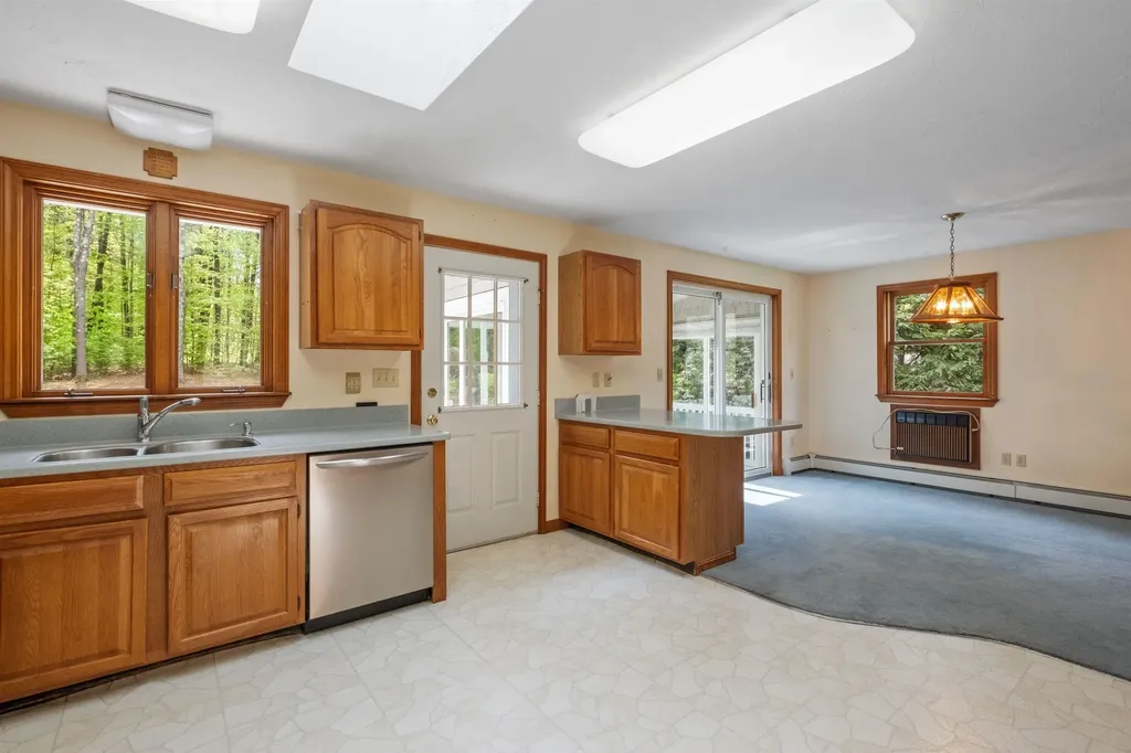 302 Dockham Shore Road Gilford NH 03247