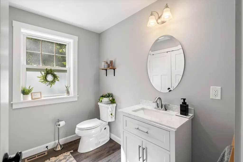 23 Wentworth Street Rollinsford NH 03869