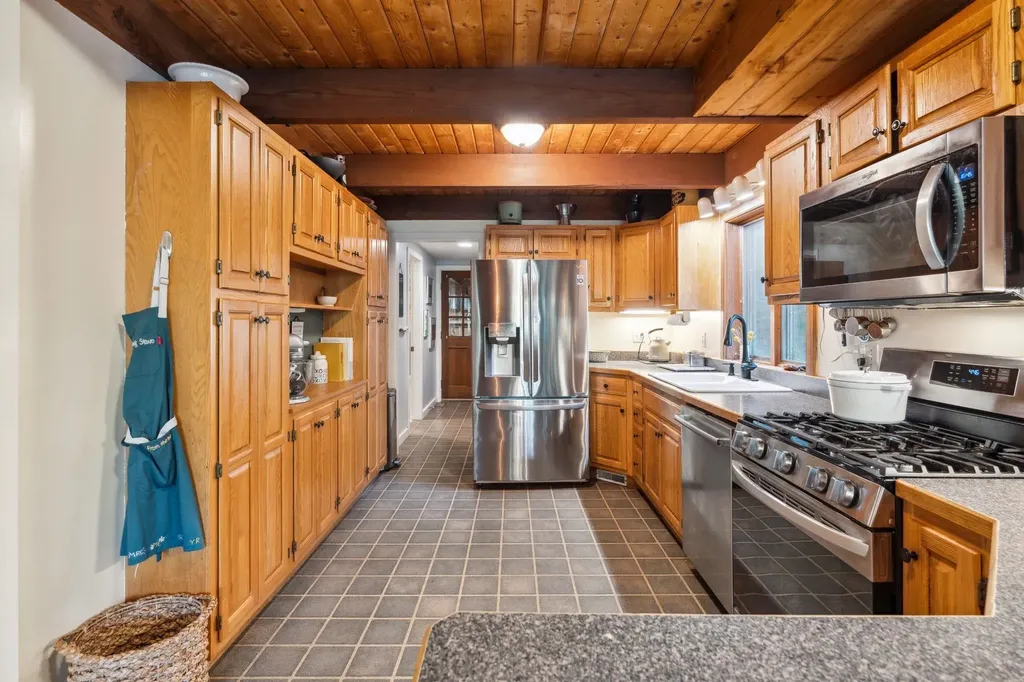 6 All Seasons Drive Thetford VT 05043