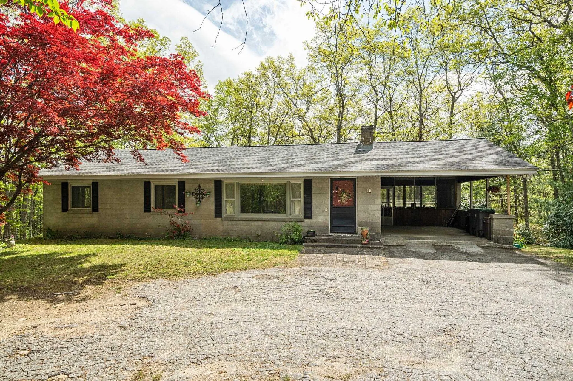 11 Royal Oaks Drive Hooksett NH 03106