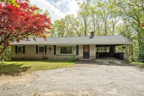 11 Royal Oaks Drive Hooksett NH 03106