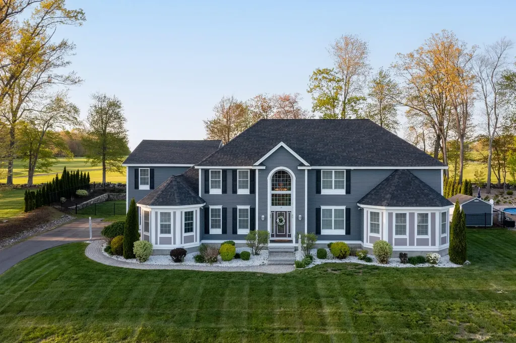 19 Lamplighter Lane Salem NH 03079