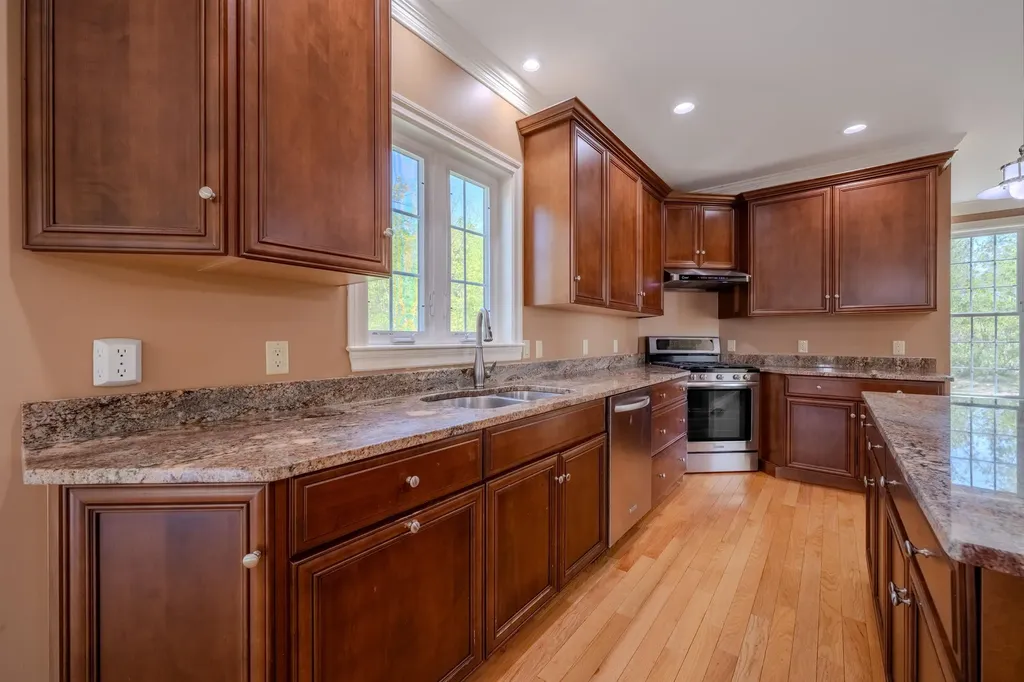 16 Burnham Road Windham NH 03087