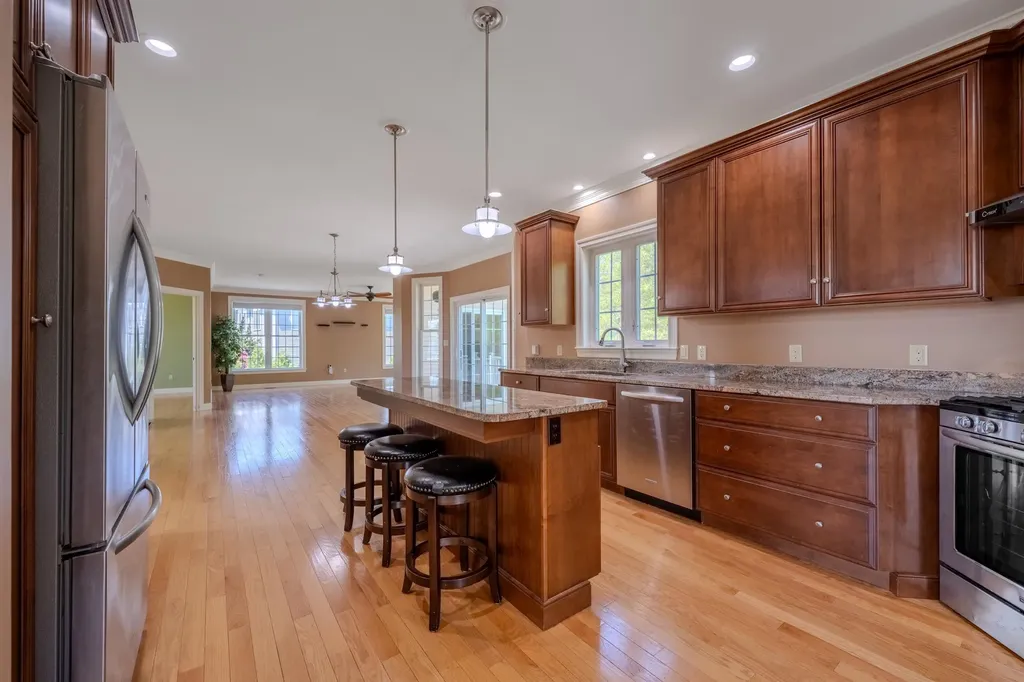 16 Burnham Road Windham NH 03087