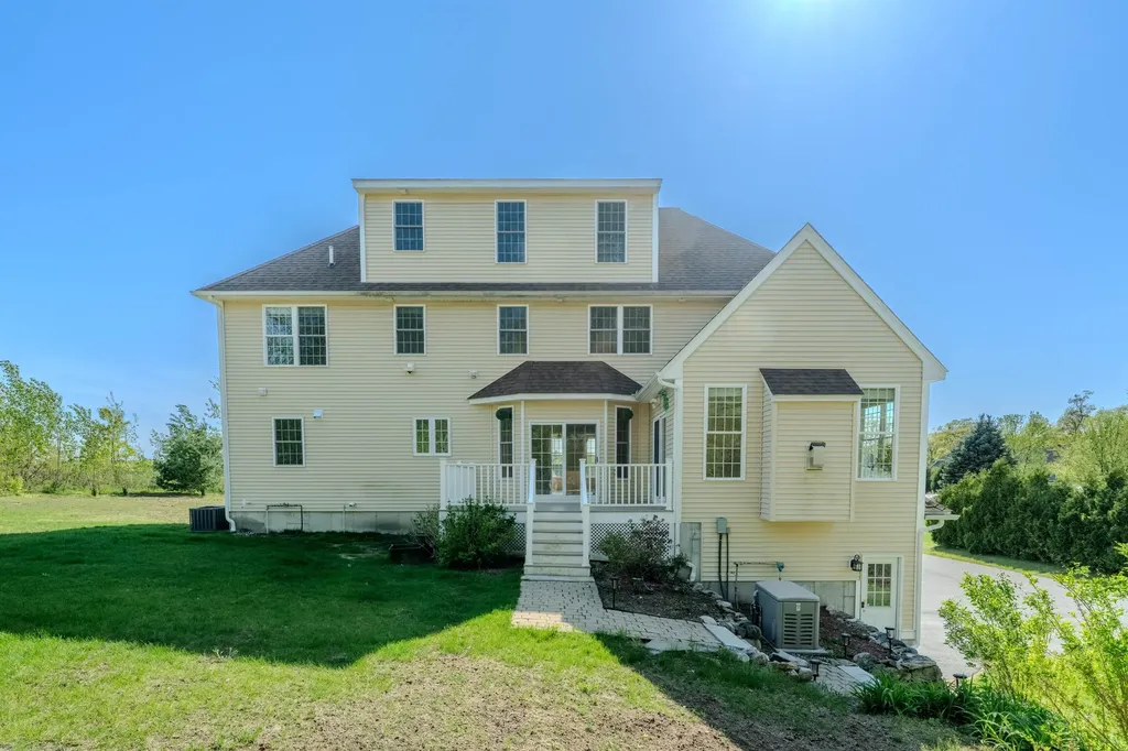 16 Burnham Road Windham NH 03087