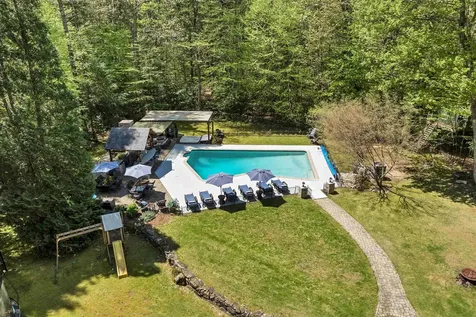33 Block Drive Brentwood NH 03833