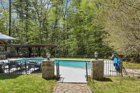 33 Block Drive Brentwood NH 03833