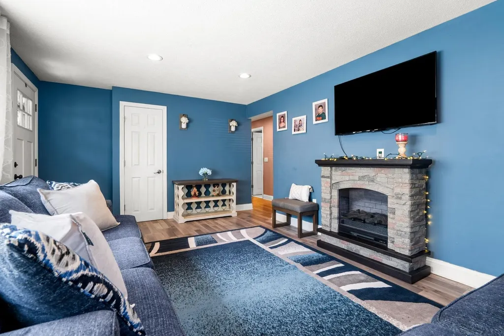 17 Cedar Street Hudson NH 03051