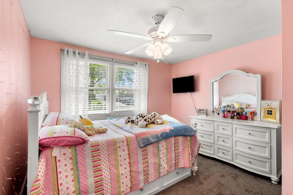 17 Cedar Street Hudson NH 03051