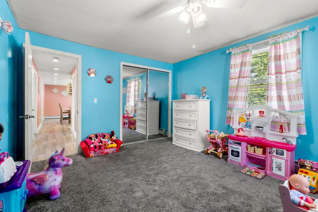 17 Cedar Street Hudson NH 03051