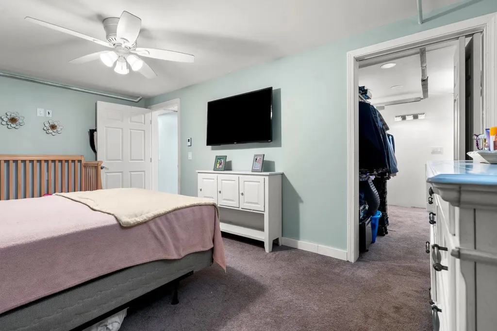 17 Cedar Street Hudson NH 03051