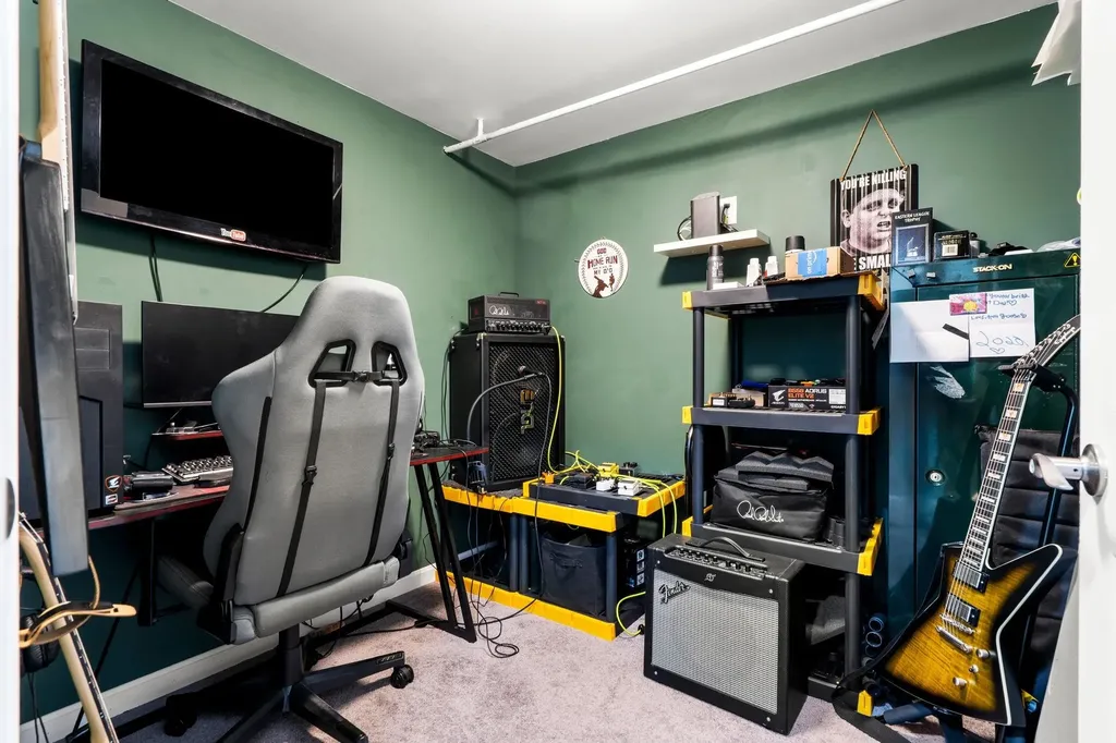 17 Cedar Street Hudson NH 03051