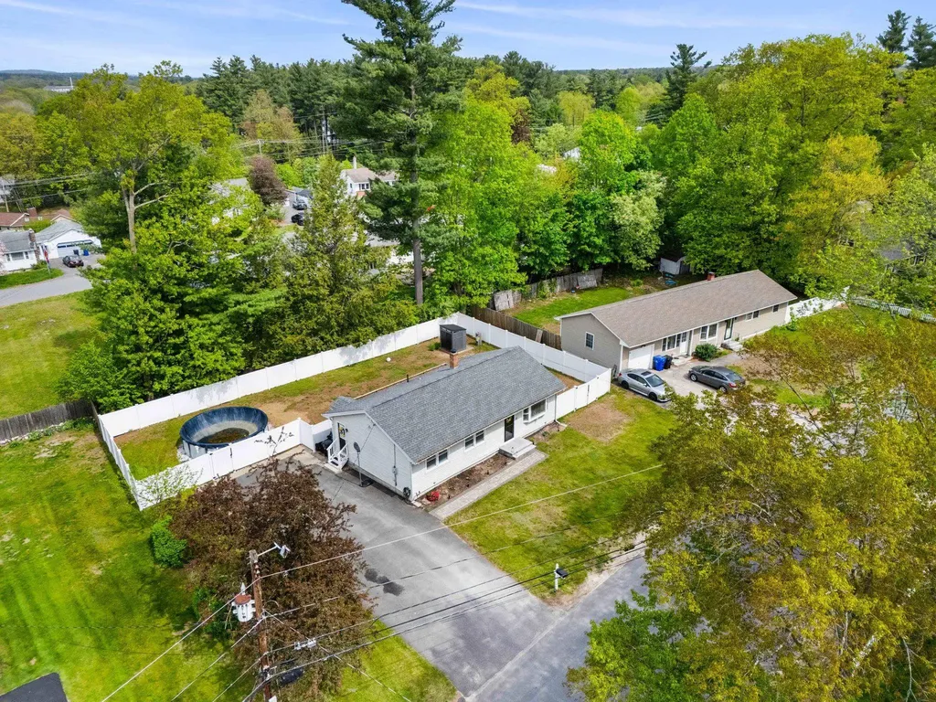 17 Cedar Street Hudson NH 03051