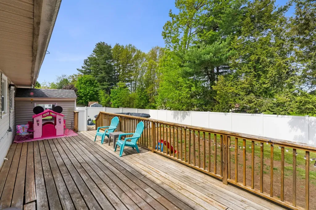 17 Cedar Street Hudson NH 03051