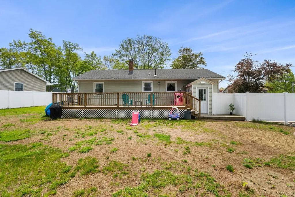 17 Cedar Street Hudson NH 03051