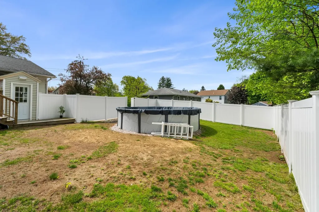 17 Cedar Street Hudson NH 03051