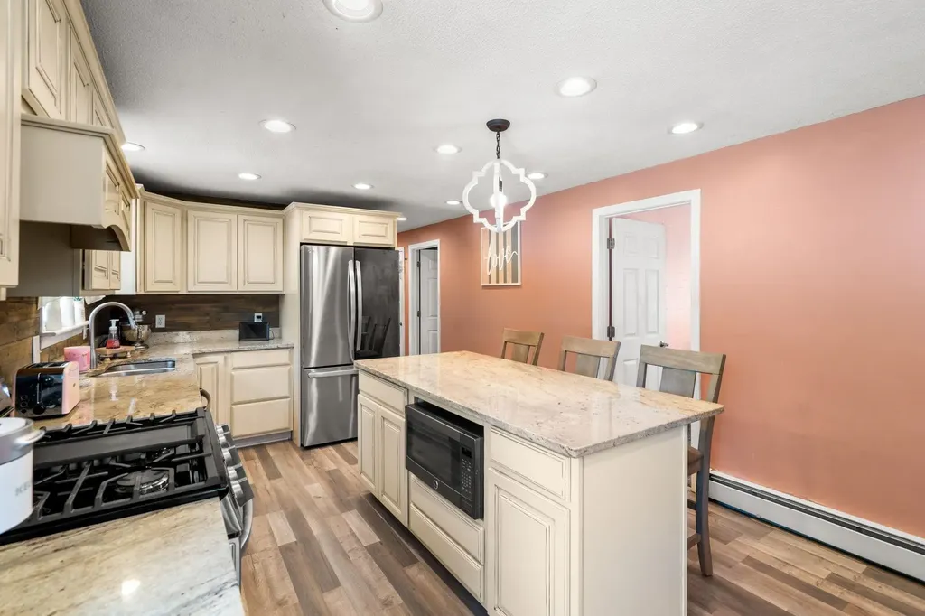 17 Cedar Street Hudson NH 03051