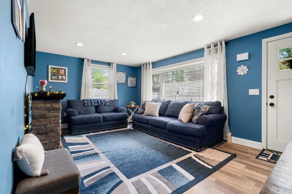 17 Cedar Street Hudson NH 03051