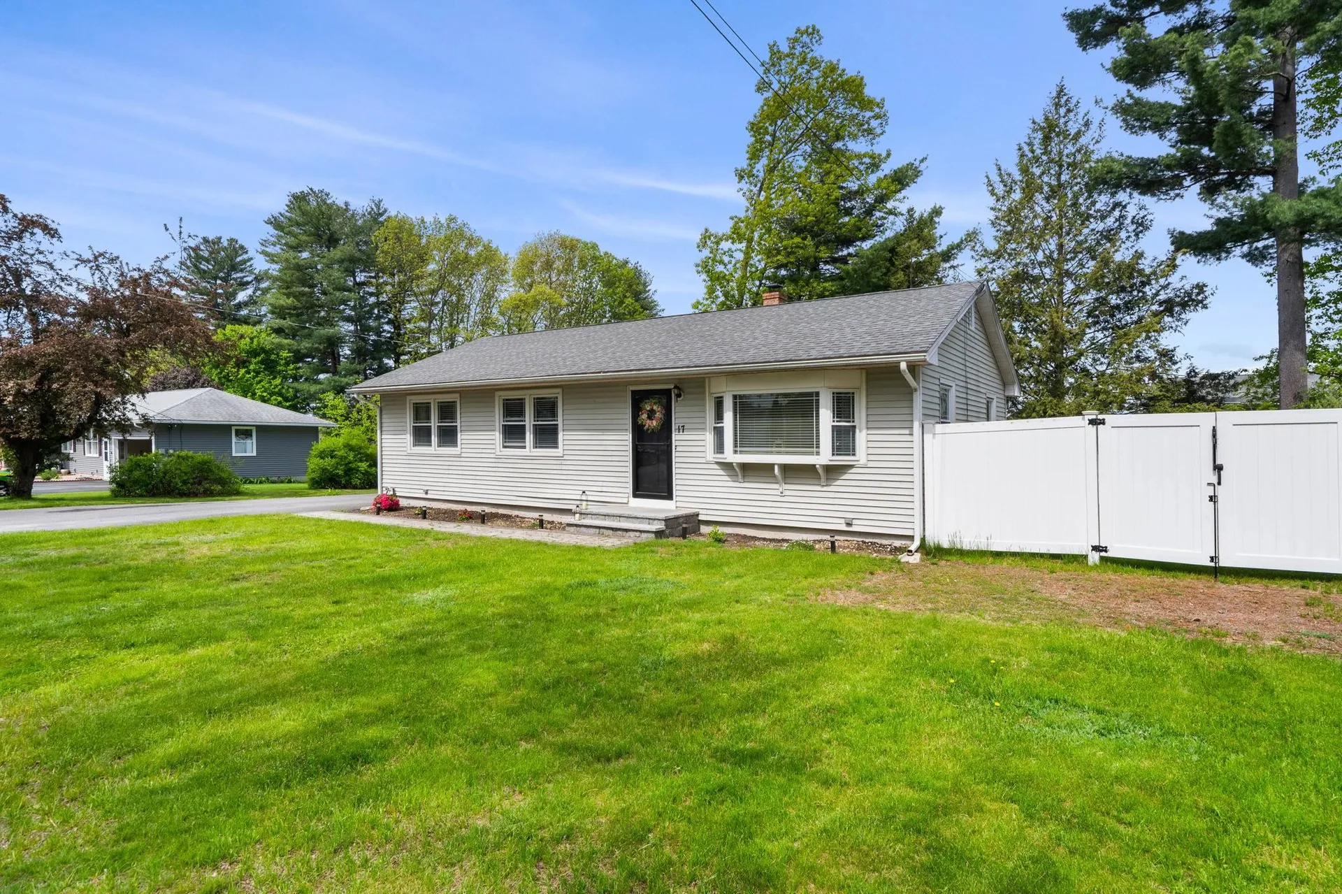 17 Cedar Street Hudson NH 03051