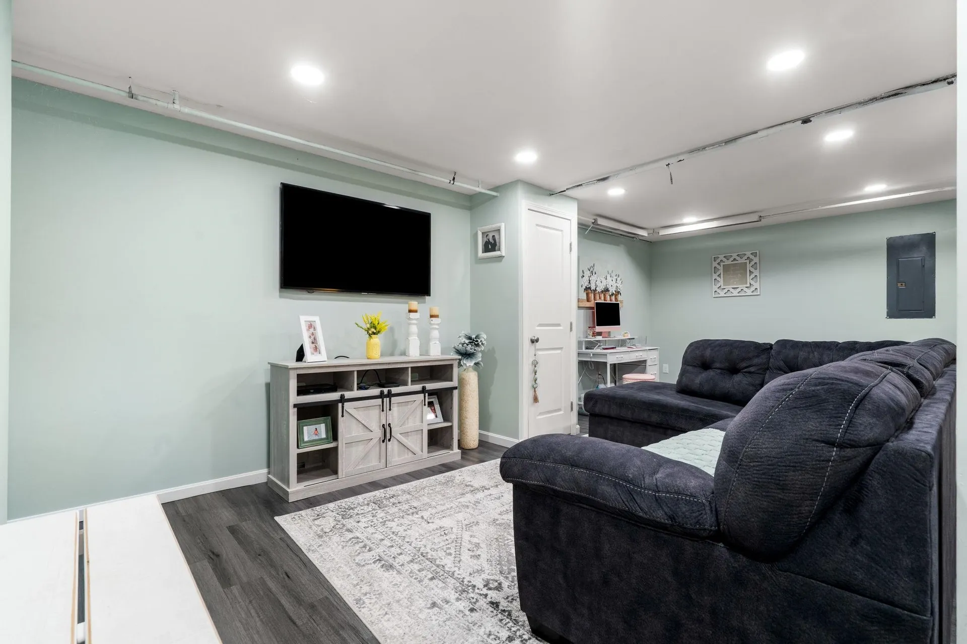 17 Cedar Street Hudson NH 03051