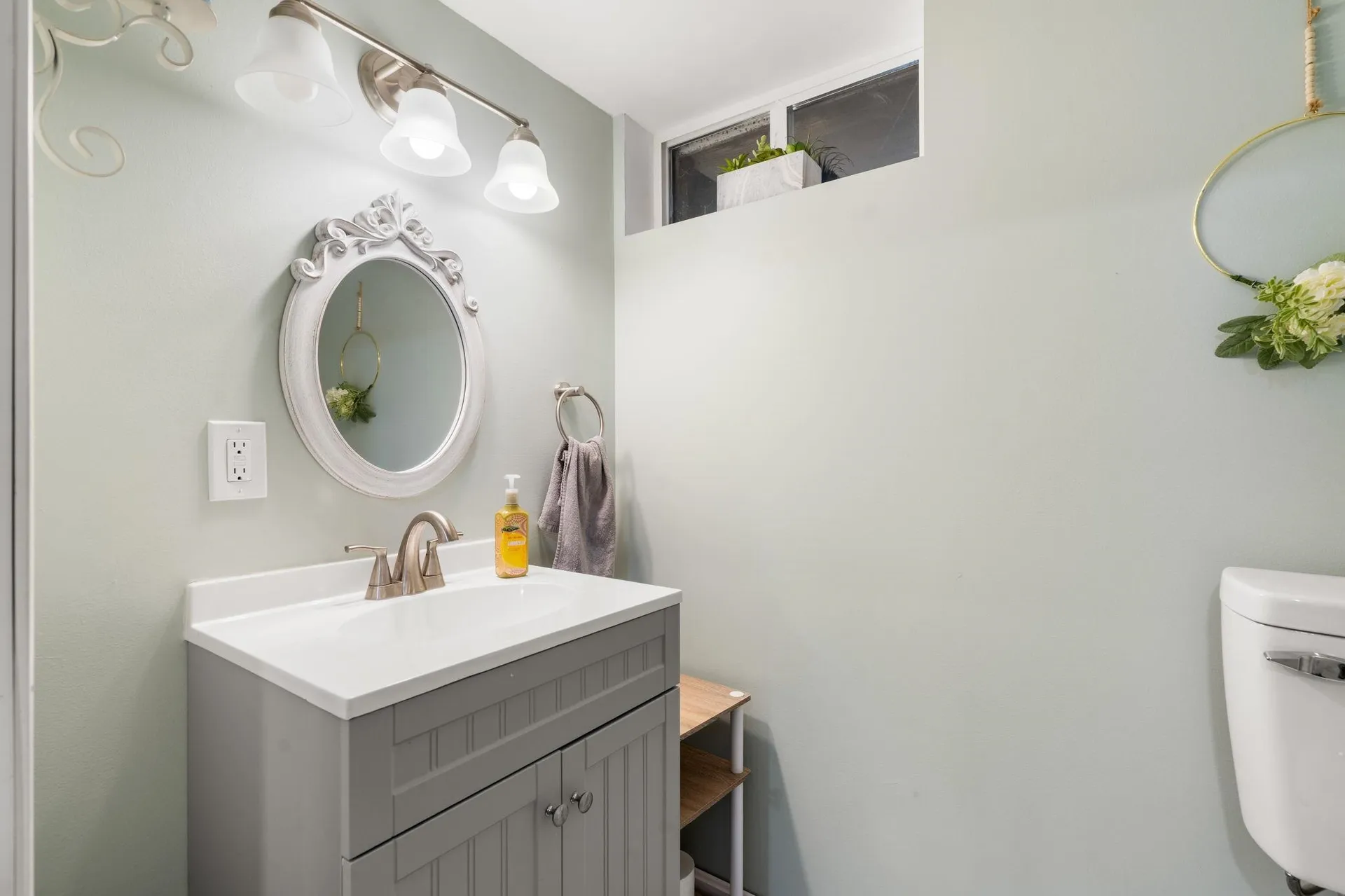 17 Cedar Street Hudson NH 03051